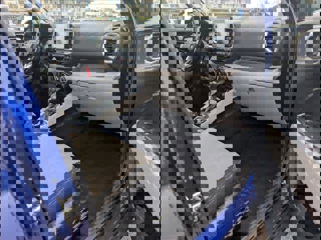 Used 2023 Hyundai Venue SEL image 22