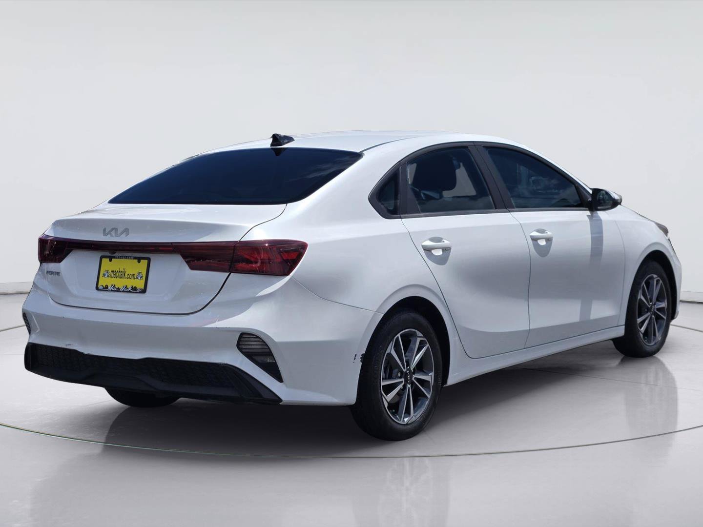 Used 2024 Kia Forte LXS w/ LXS Technology Package FWD image 8