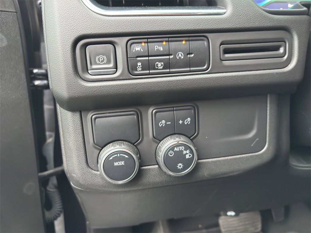 Used 2023 Chevrolet Tahoe LT w/ Luxury Package image 11