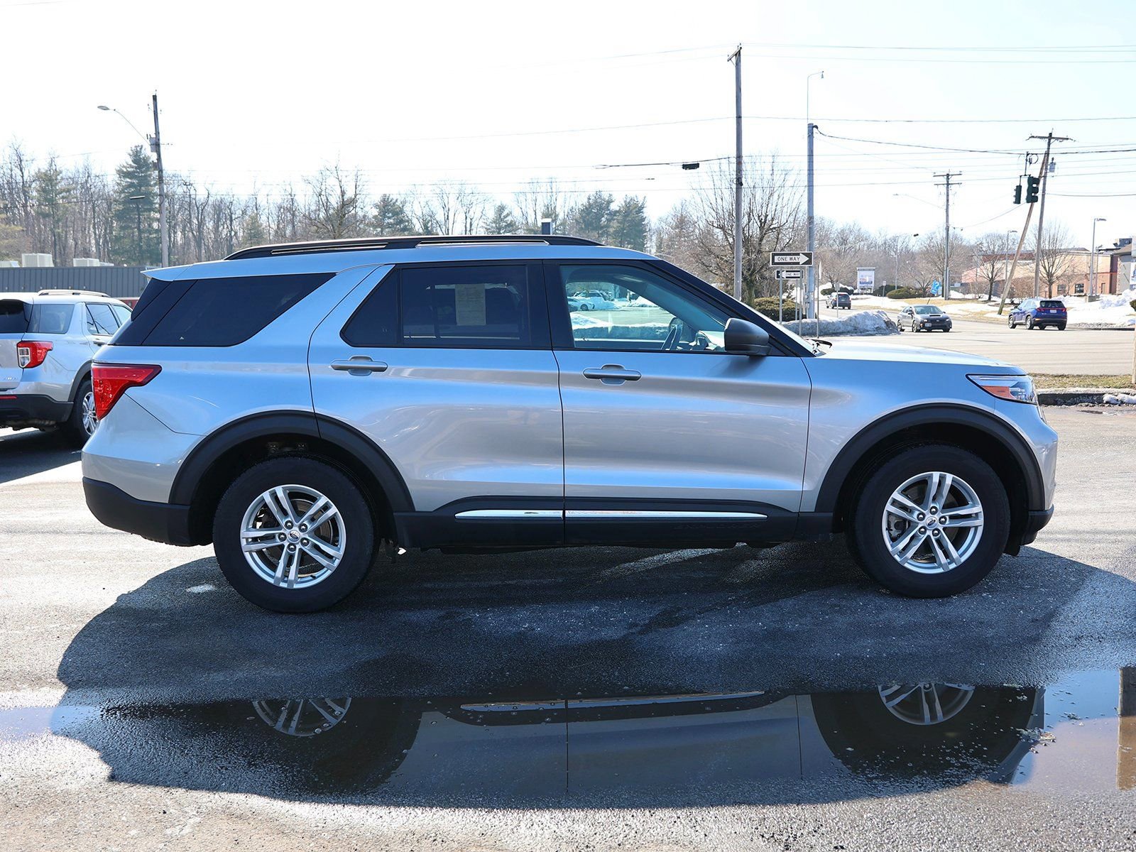 Certified 2022 Ford Explorer XLT w/ Class IV Trailer Tow Package image 2