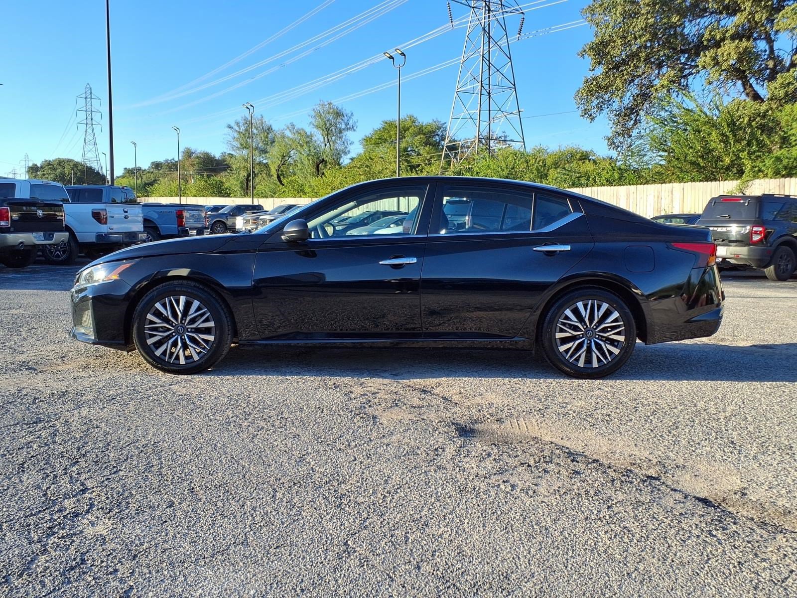 Used 2025 Nissan Altima 2.5 SV FWD image 7