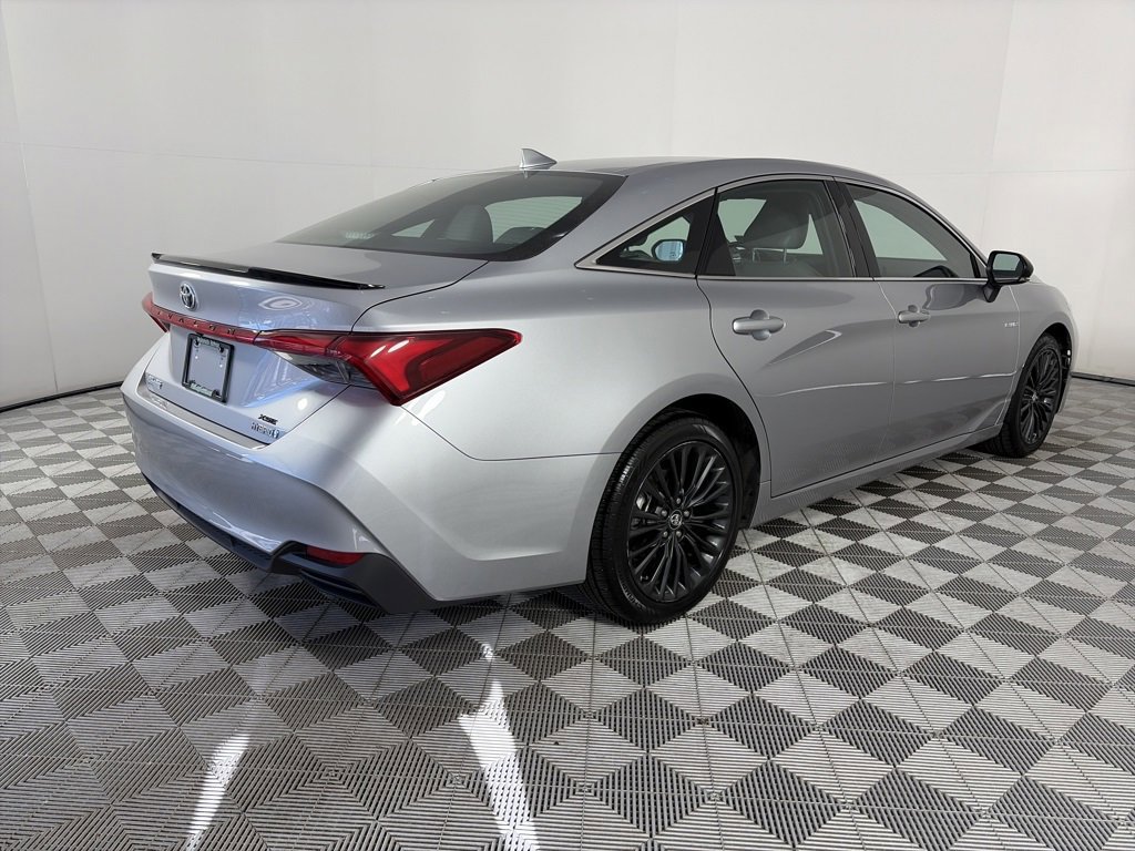 Used 2019 Toyota Avalon XSE image 5