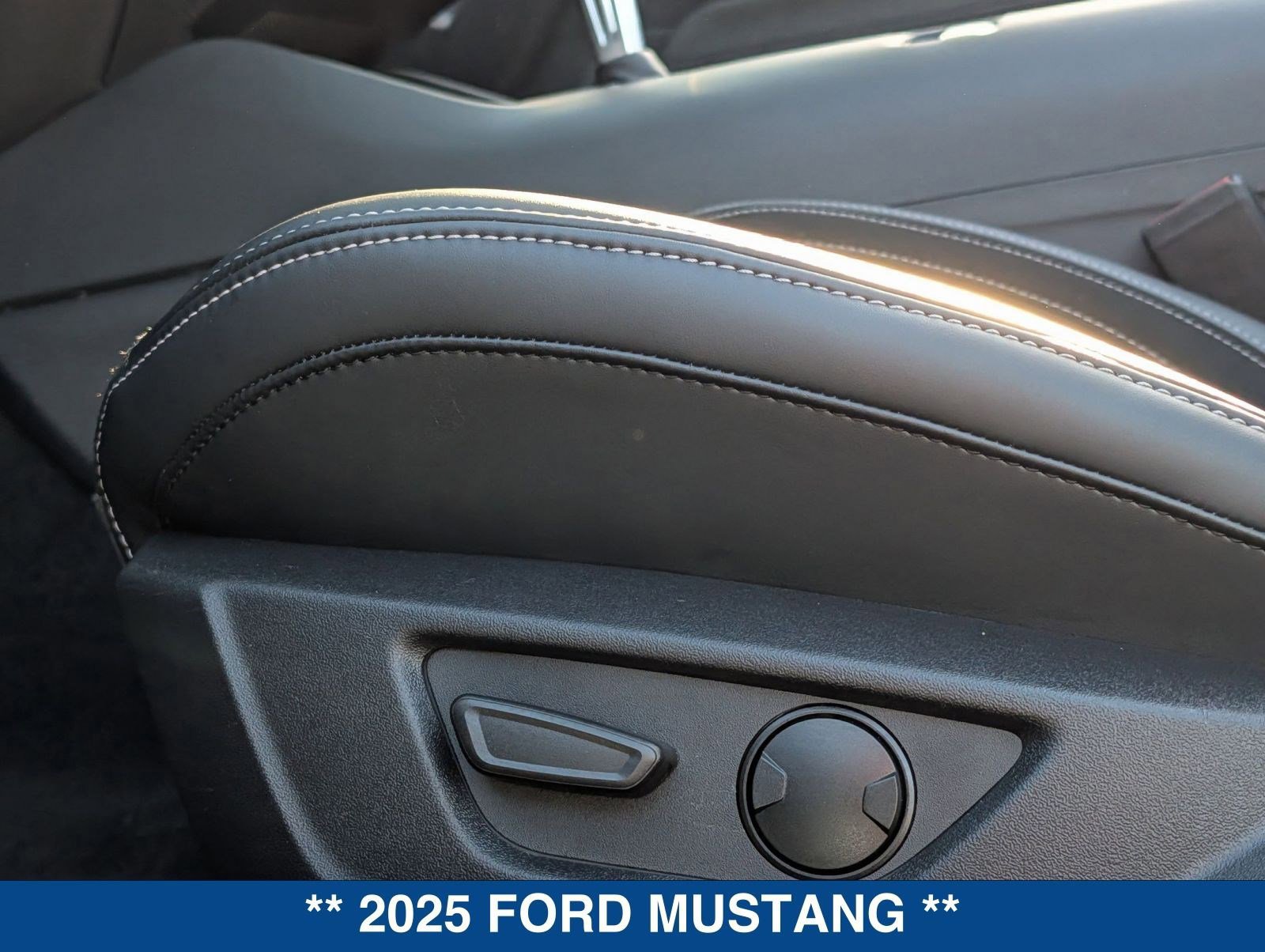 Certified 2025 Ford Mustang Convertible image 19