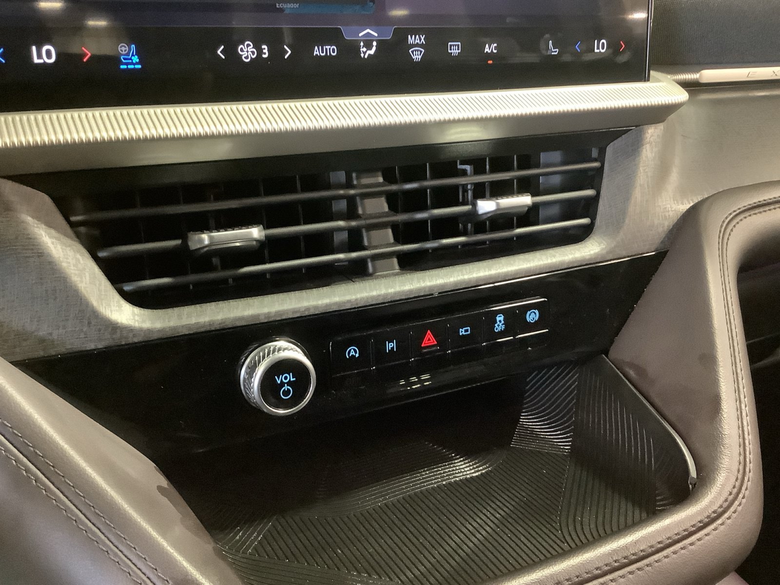 Certified 2026 Ford Explorer Platinum AWD/4WD image 17
