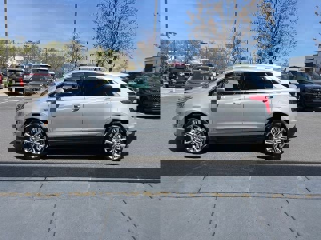 Used 2019 Cadillac XT5 Premium Luxury AWD/4WD image 2