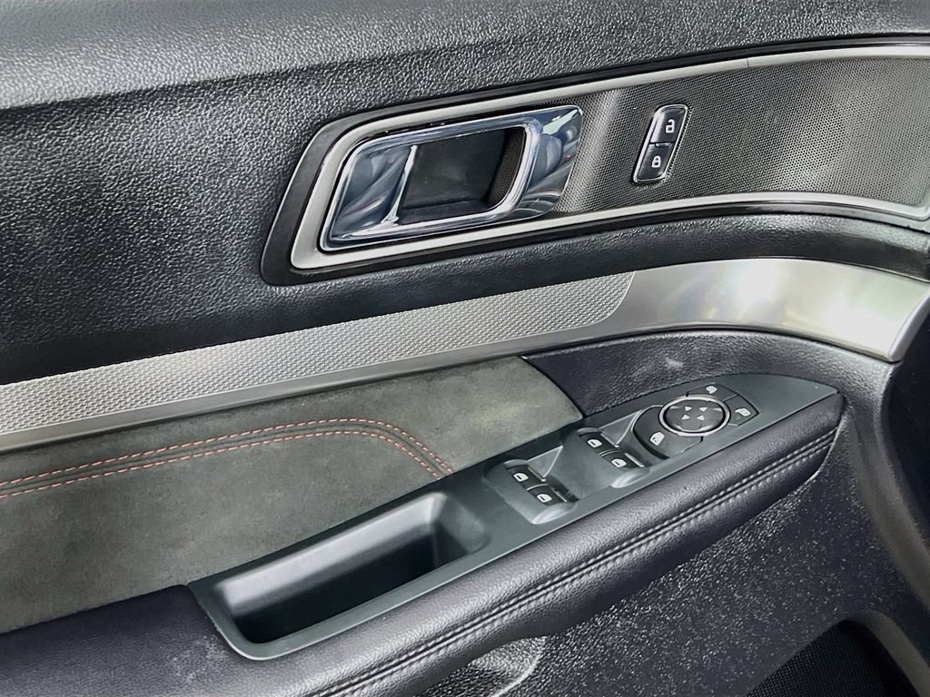 Certified 2019 Ford Explorer XLT w/ Equipment Group 202A AWD/4WD image 23
