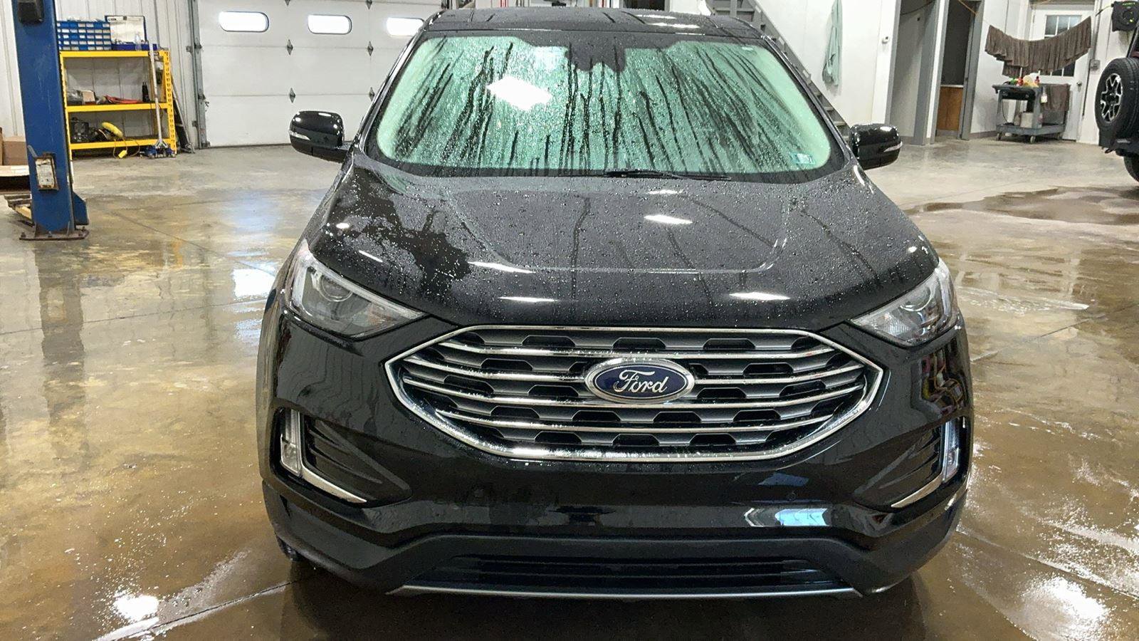 Certified 2023 Ford Edge Titanium image 2