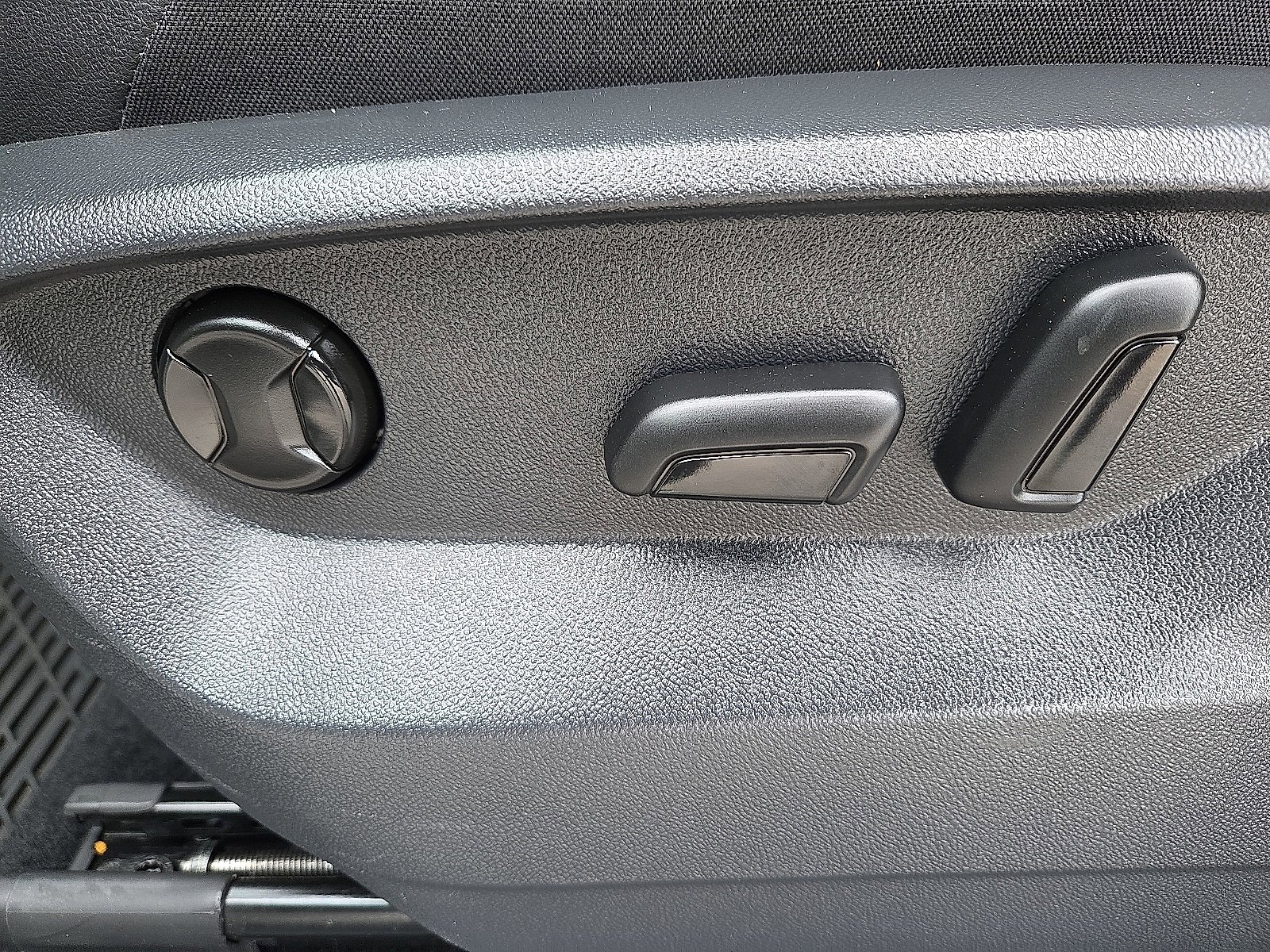 Used 2020 Volkswagen Tiguan SE image 15