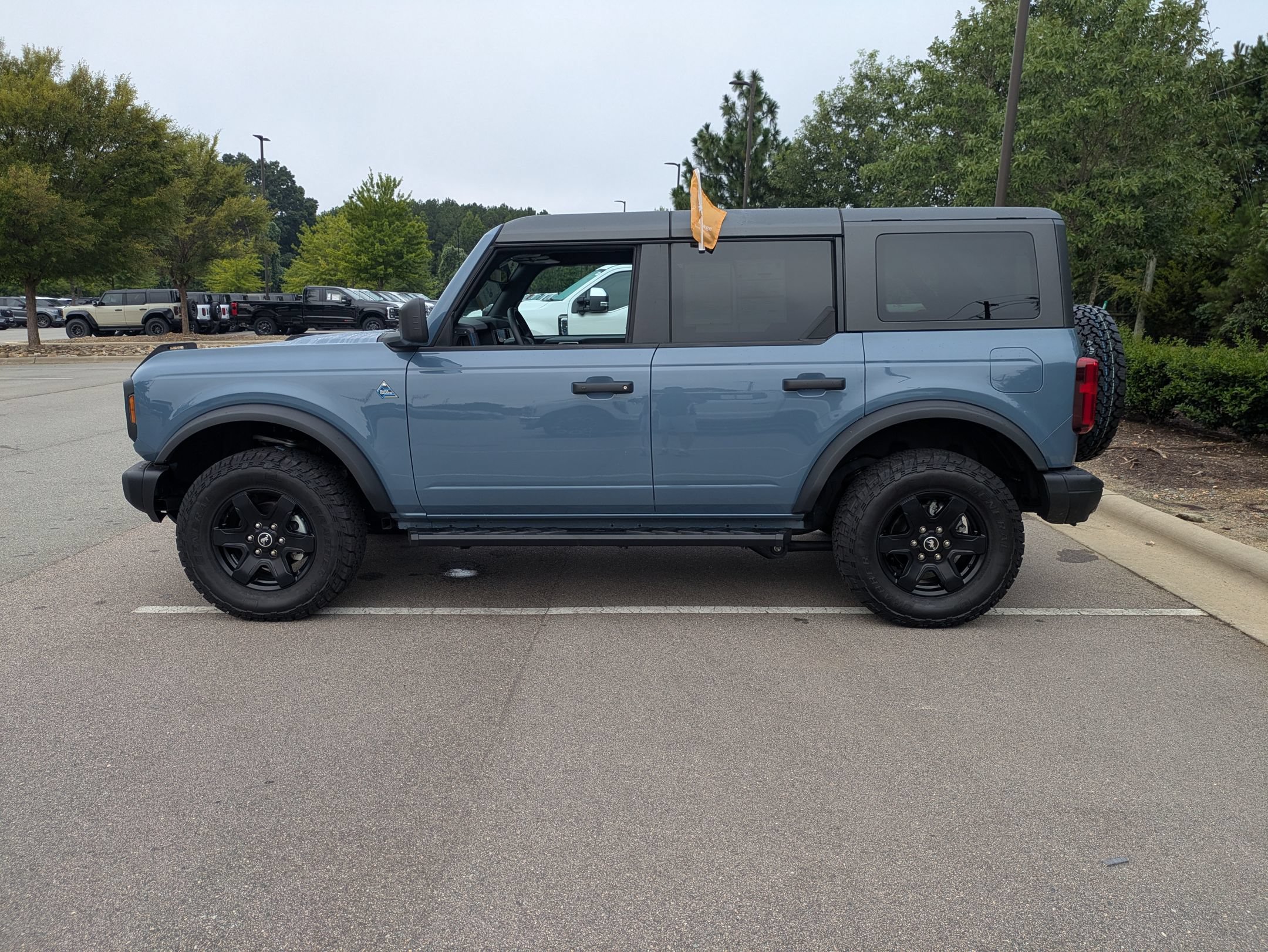 Certified 2024 Ford Bronco Black Diamond AWD/4WD image 7