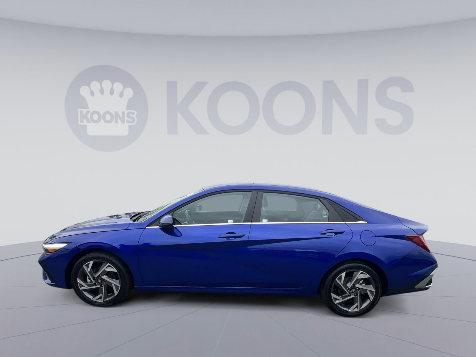 Used 2025 Hyundai Elantra Limited image 2