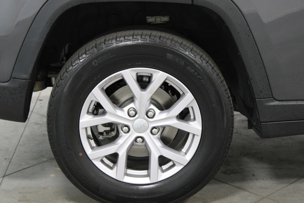 Used 2022 Jeep Grand Cherokee Limited AWD/4WD image 14