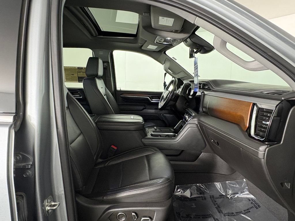 Used 2024 GMC Sierra 3500 Denali w/ Technology Package AWD/4WD image 34