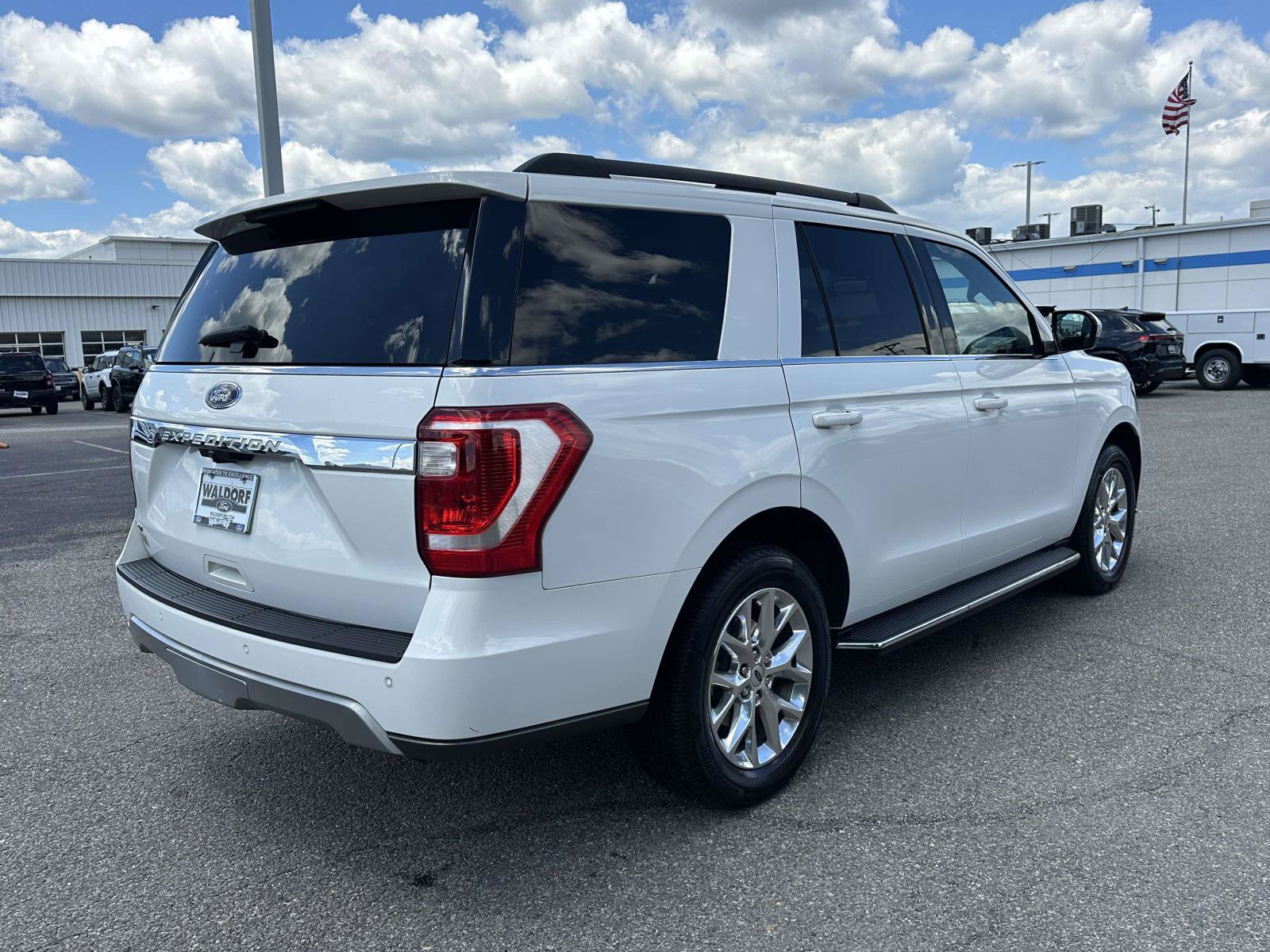 Certified 2020 Ford Expedition XLT w/ Equipment Group 202A AWD/4WD image 6