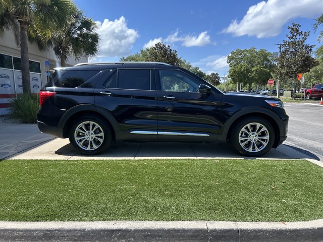 Certified 2022 Ford Explorer Limited w/ Equipment Group 301A RWD image 3