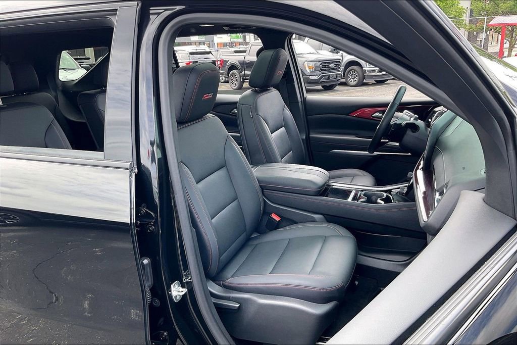 Used 2025 Chevrolet Traverse Z71 w/ Enhanced Driving Package AWD/4WD image 6