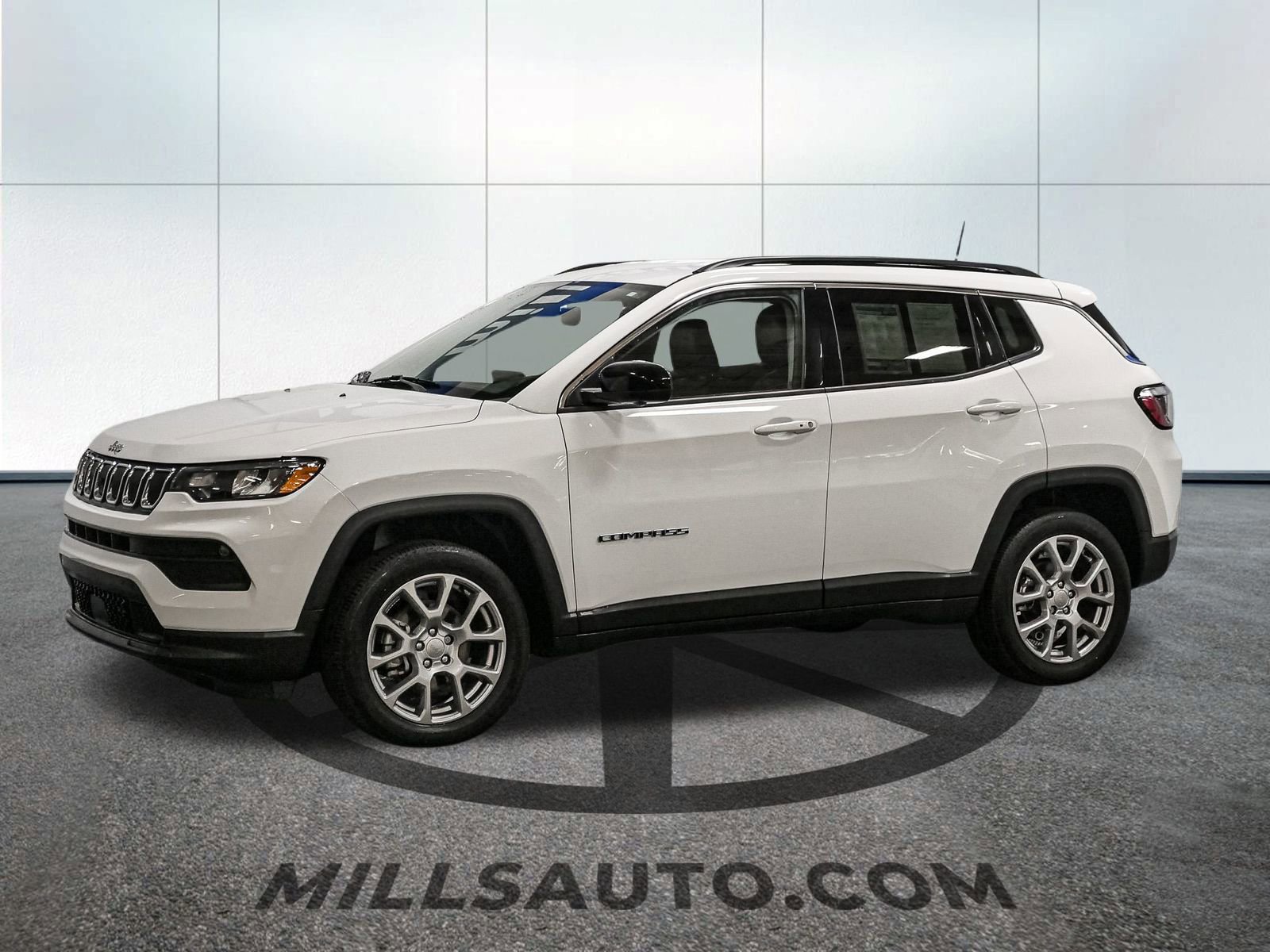 Used 2022 Jeep Compass Latitude image 11