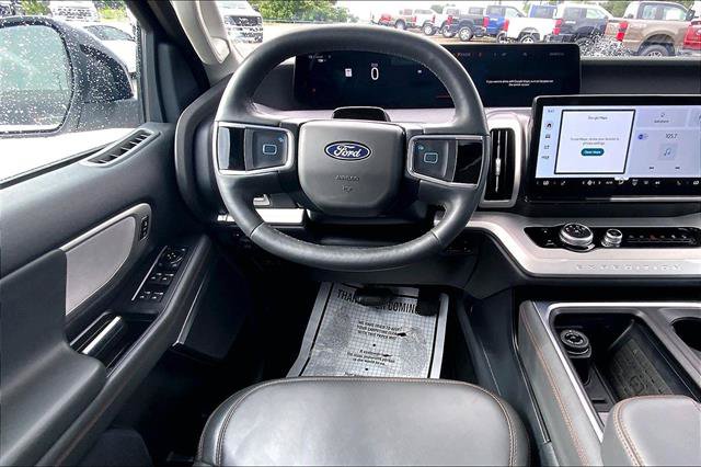 Certified 2025 Ford Expedition Active AWD/4WD image 4