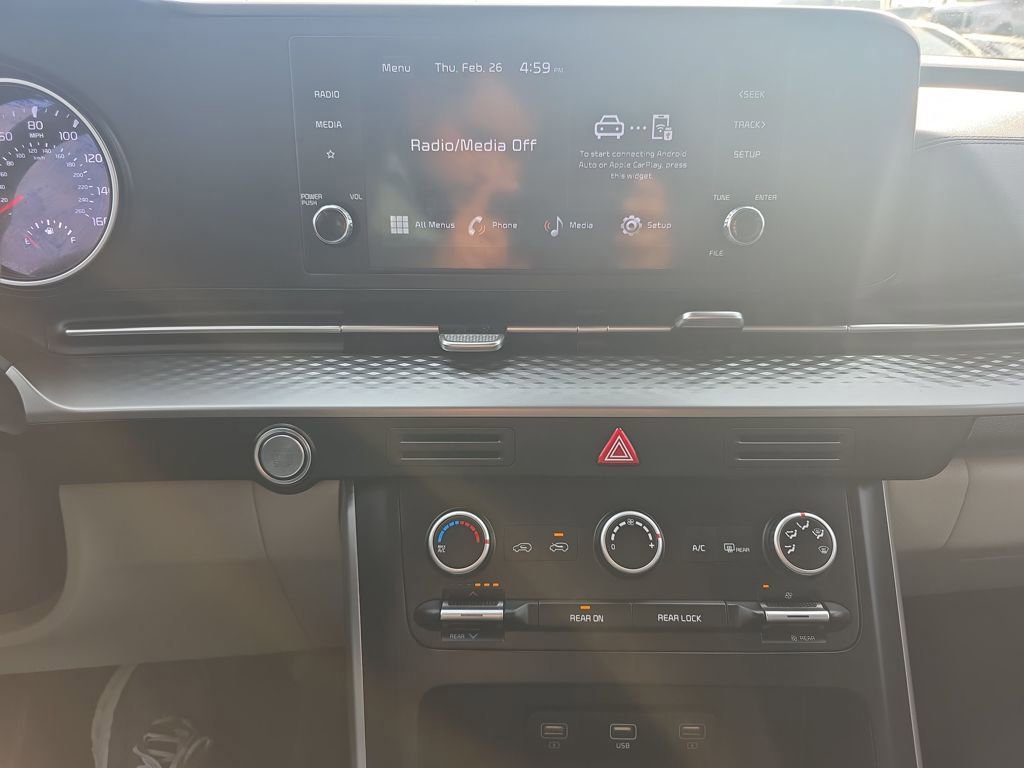 Used 2023 Kia Carnival LX FWD image 25