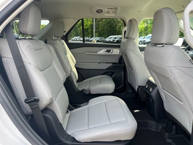 Certified 2025 Ford Explorer Active w/ Active Comfort Package RWD image 10