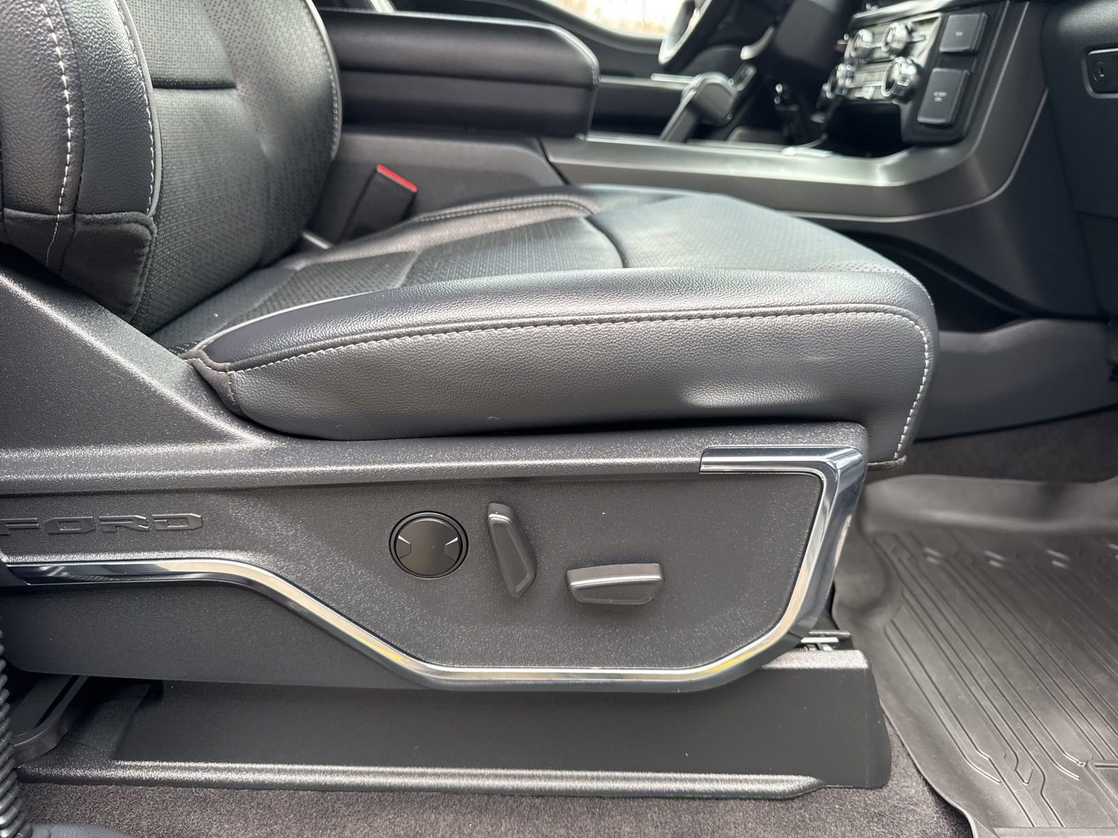 Certified 2024 Ford F150 Lariat w/ FX4 Off-Road Package image 39