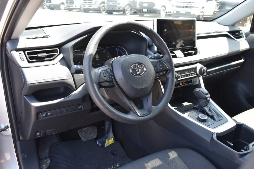 Used 2025 Toyota RAV4 XLE w/ Convenience Package AWD/4WD image 9