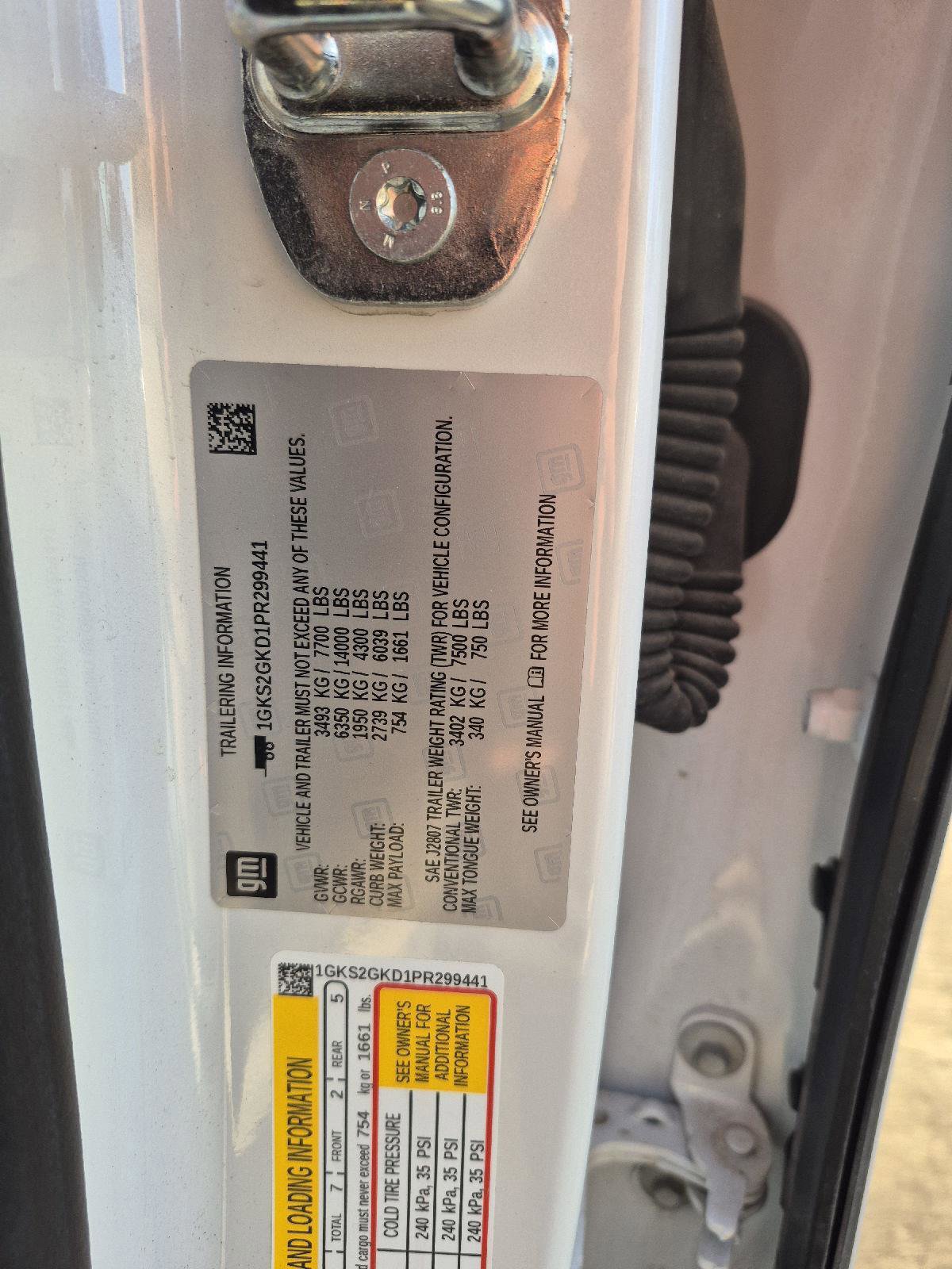 Used 2023 GMC Yukon XL SLT w/ SLT Premium Package image 6