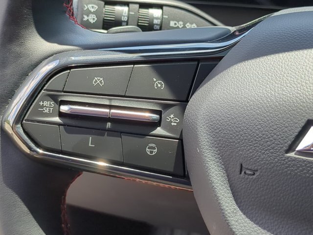 Used 2024 Chevrolet Traverse RS FWD image 18