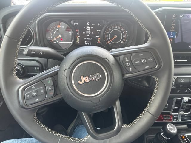 Used 2025 Jeep Wrangler Unlimited Rubicon AWD/4WD image 18