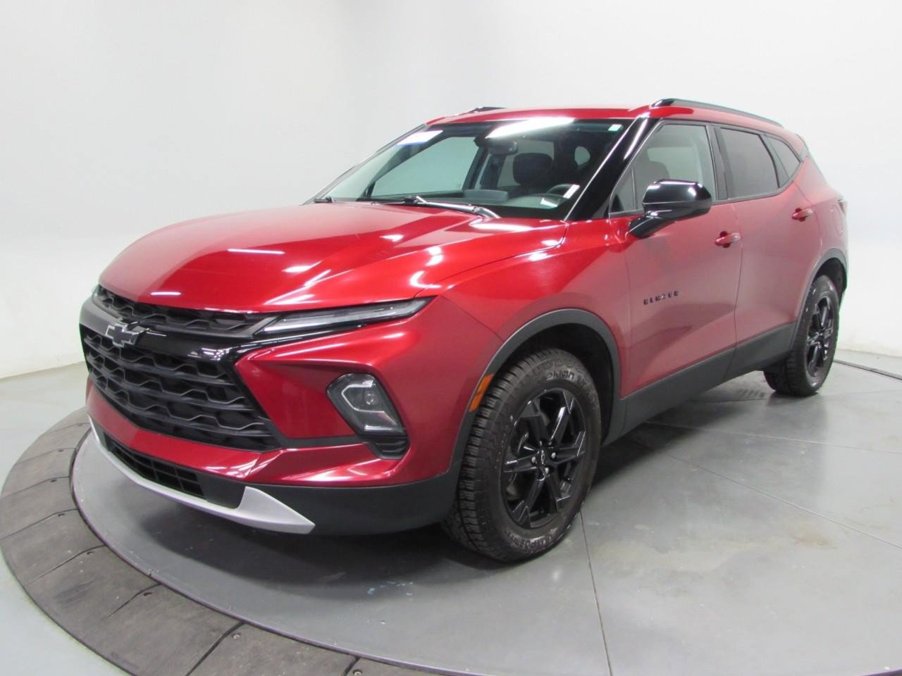 Used 2023 Chevrolet Blazer LT w/ Convenience Package AWD/4WD image 3