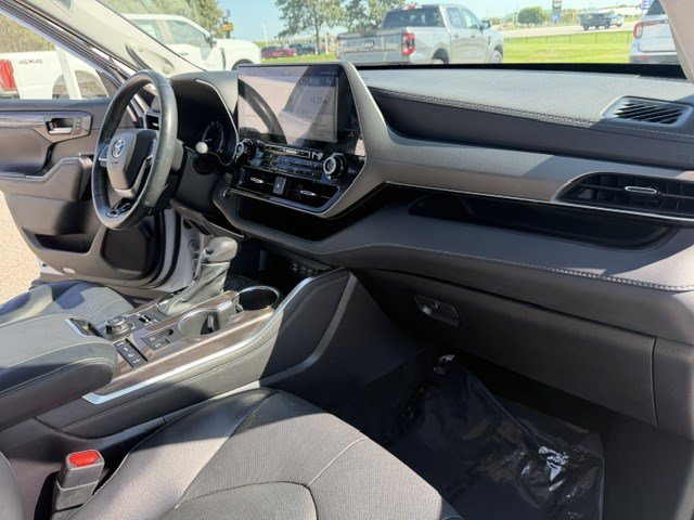 Used 2022 Toyota Highlander Limited AWD/4WD image 40