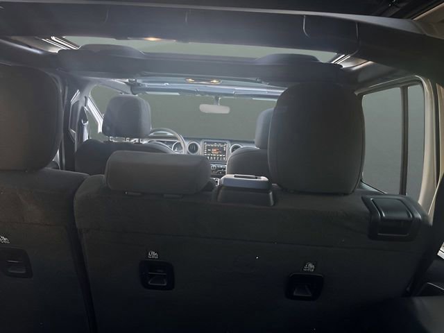 Used 2023 Jeep Wrangler Unlimited w/ Sun & Screen Package image 16