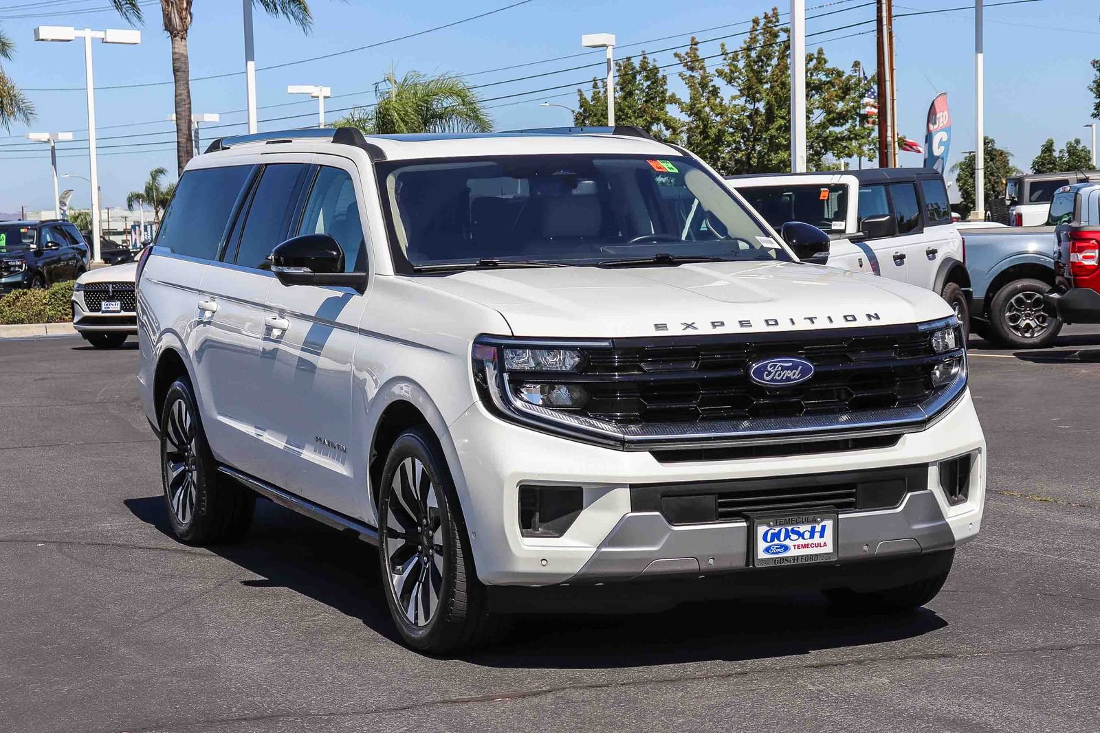 Certified 2025 Ford Expedition Max Platinum w/ Driver's Package AWD/4WD image 3