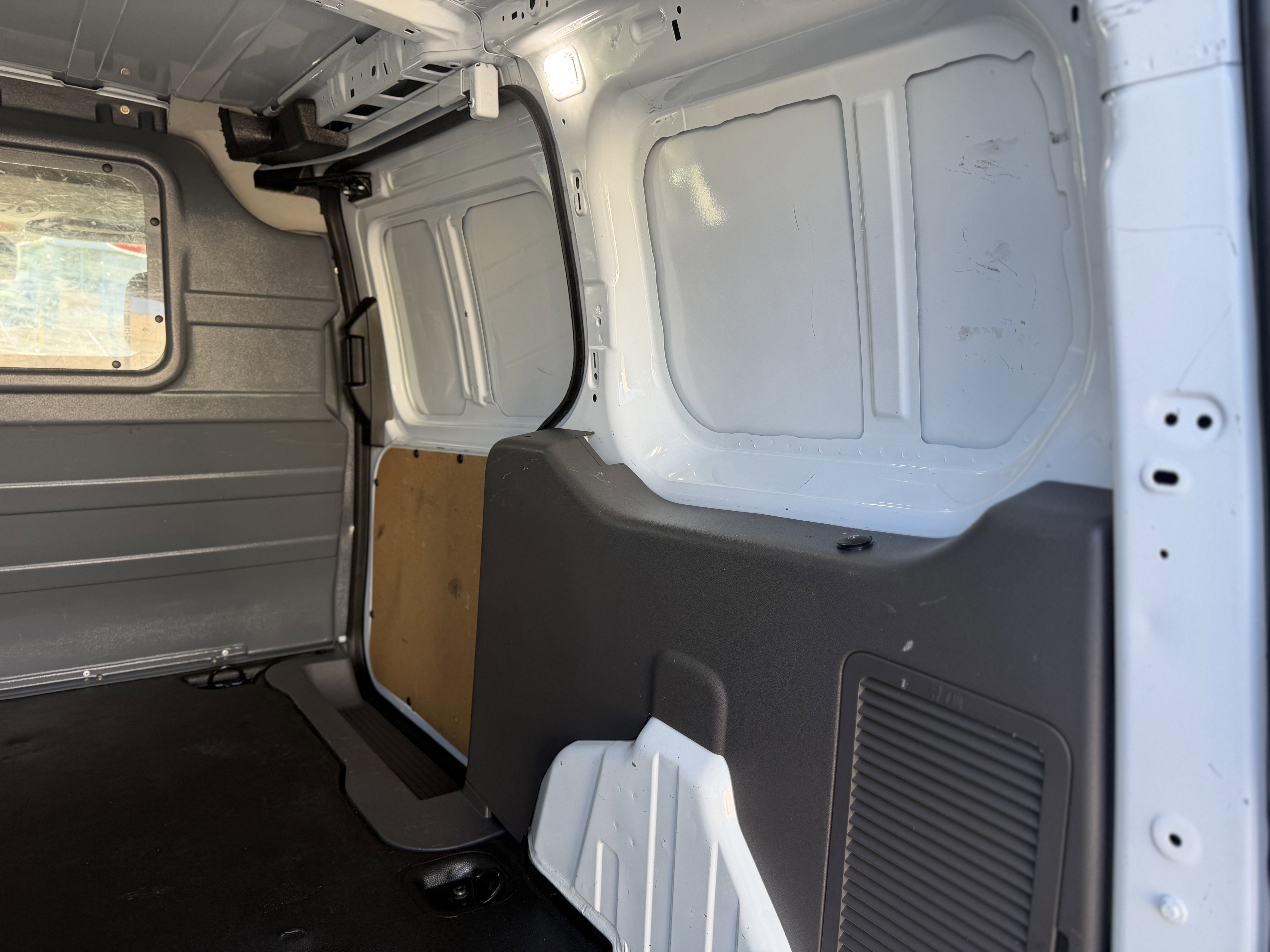 Certified 2022 Ford Transit Connect XL image 11
