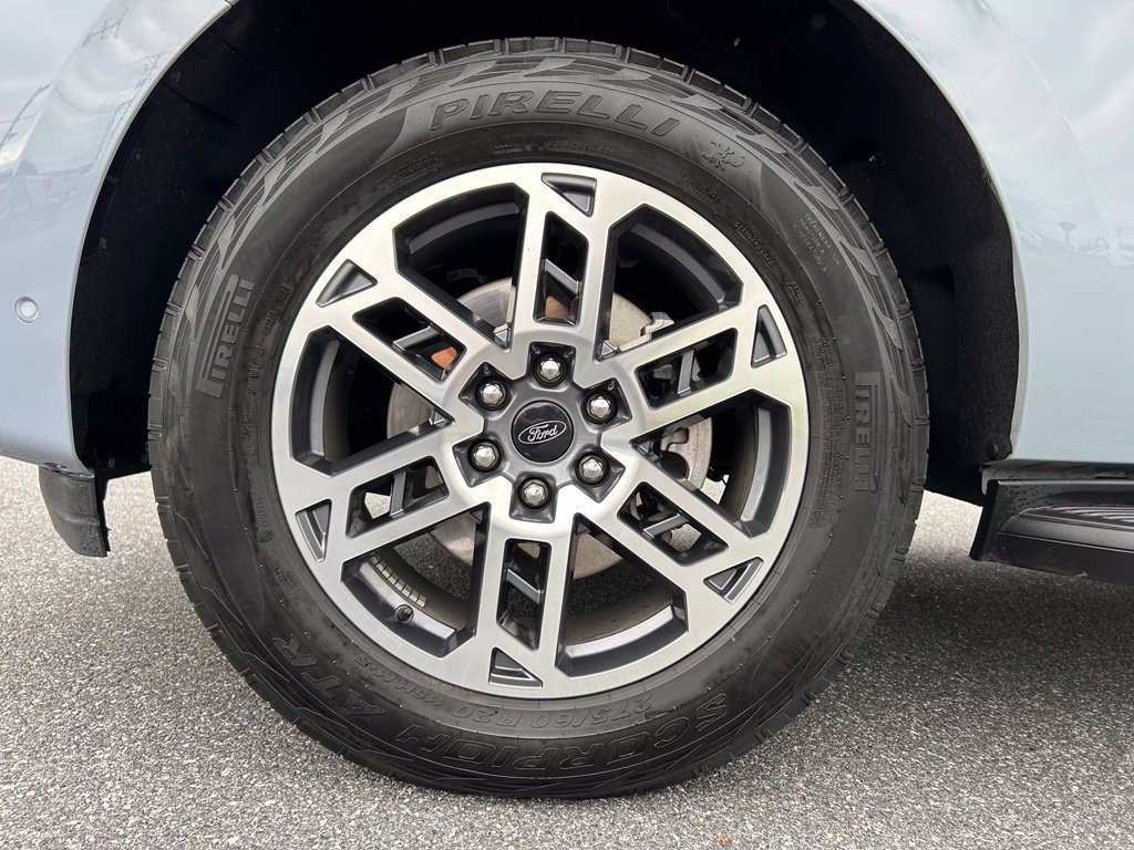 Certified 2025 Ford Expedition Active AWD/4WD image 10