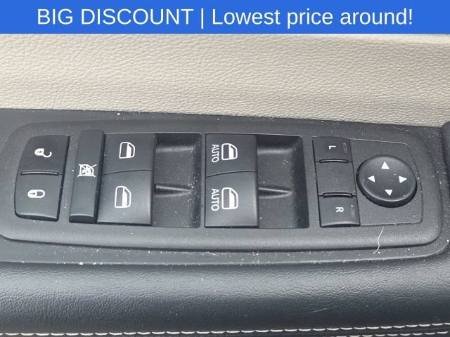 Used 2023 Chrysler Pacifica Touring-L FWD image 28
