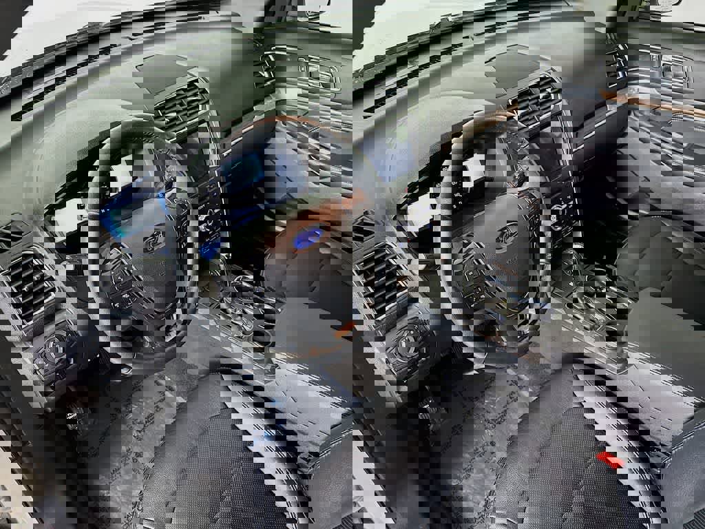 Certified 2019 Ford Explorer Limited w/ Ford Safe & Smart Package image 3