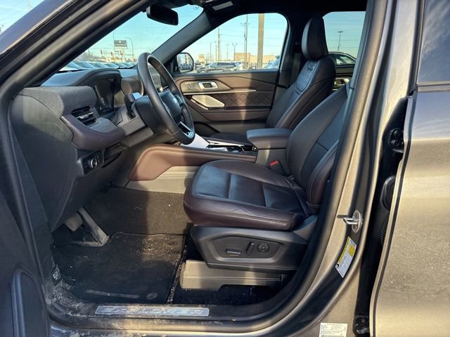Certified 2025 Ford Explorer Platinum w/ Ultimate Package image 9
