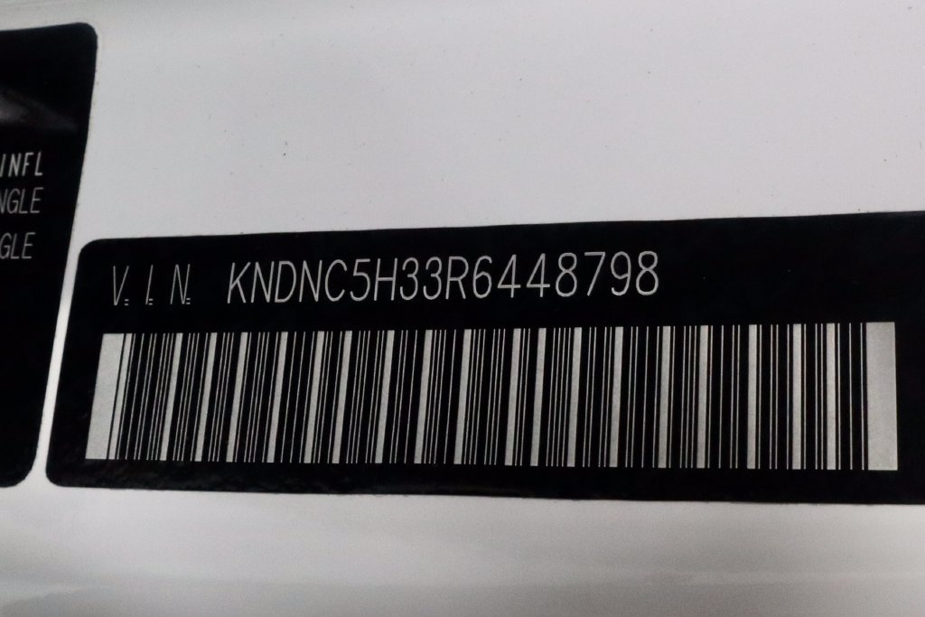 Used 2024 Kia Carnival EX FWD image 32