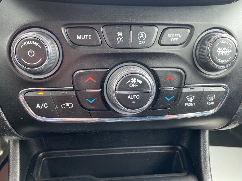 Used 2021 Jeep Cherokee Latitude Lux w/ Comfort/Convenience Group image 36