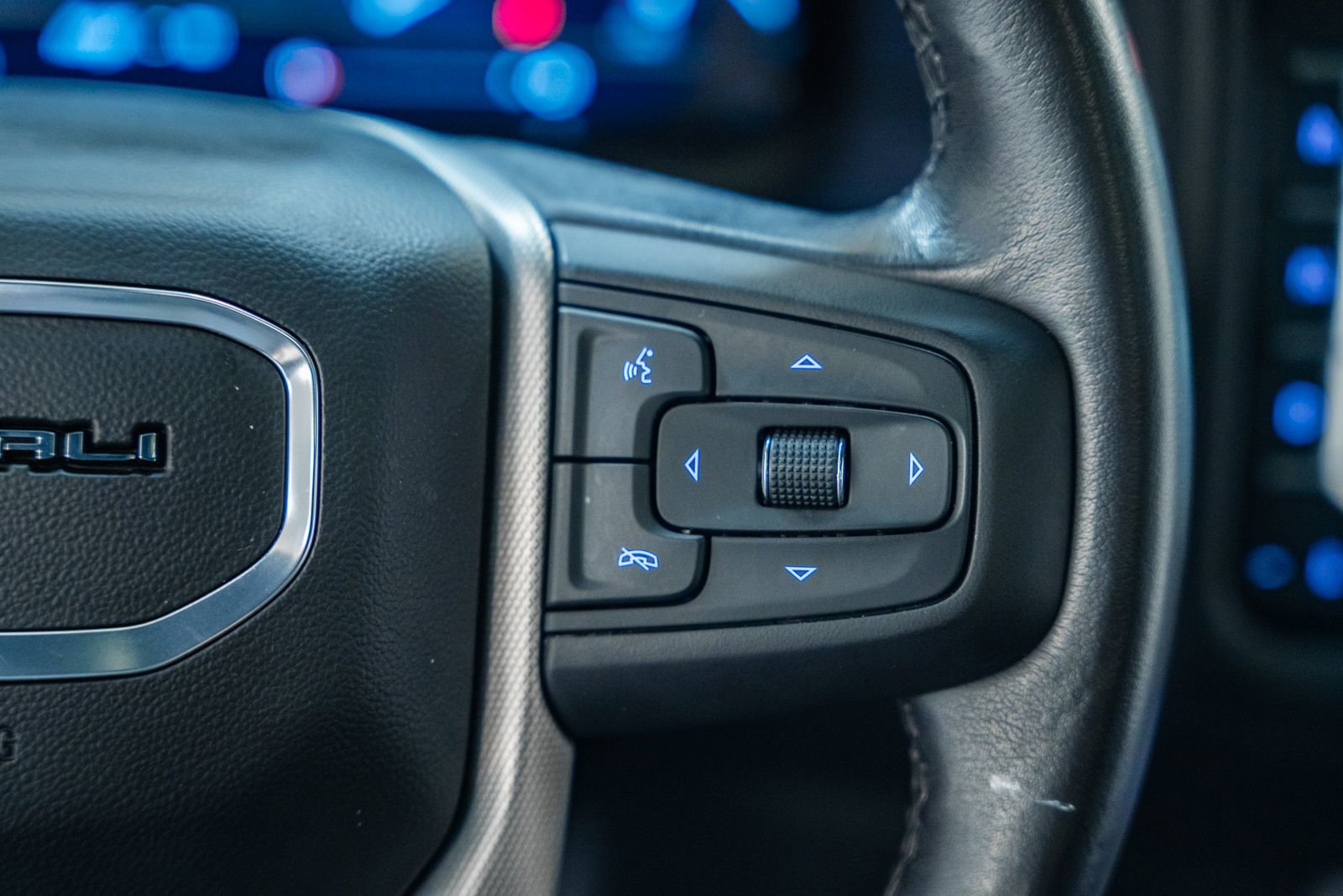 Used 2022 GMC Yukon Denali w/ Denali Premium Package AWD/4WD image 36