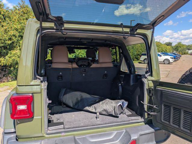 Used 2021 Jeep Wrangler Unlimited Rubicon AWD/4WD image 32