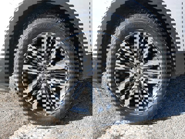 Certified 2018 Ford Explorer Platinum image 10