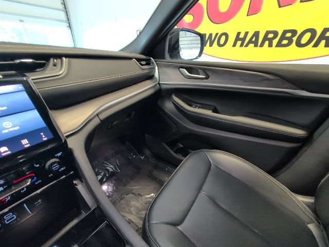Used 2024 Jeep Grand Cherokee Limited AWD/4WD image 27