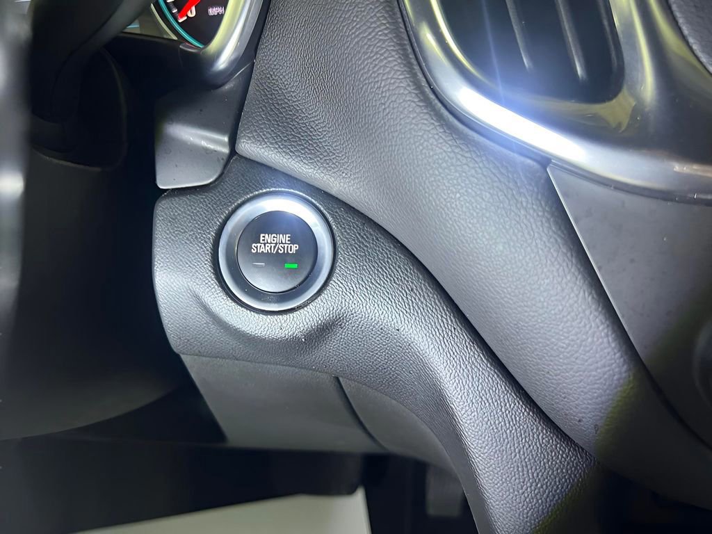 Used 2021 Chevrolet Equinox LT w/ Driver Convenience Package image 26