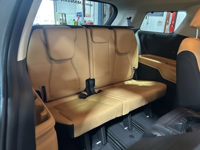 Used 2024 Kia Carnival EX FWD image 25