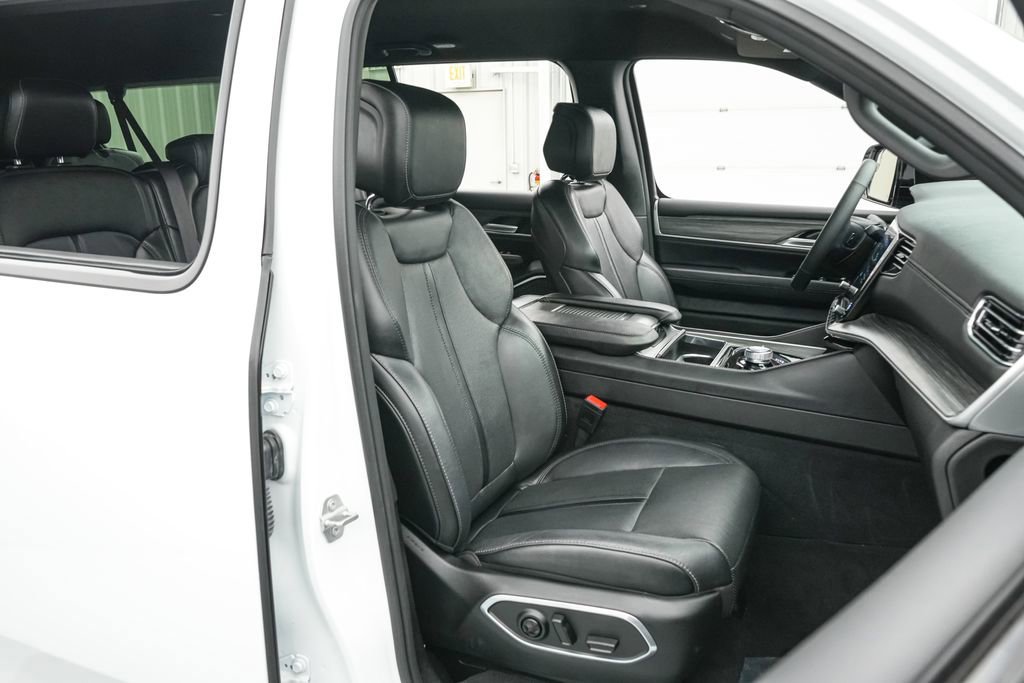 Used 2024 Jeep Wagoneer L Series II w/ Flexible Seating Group image 24