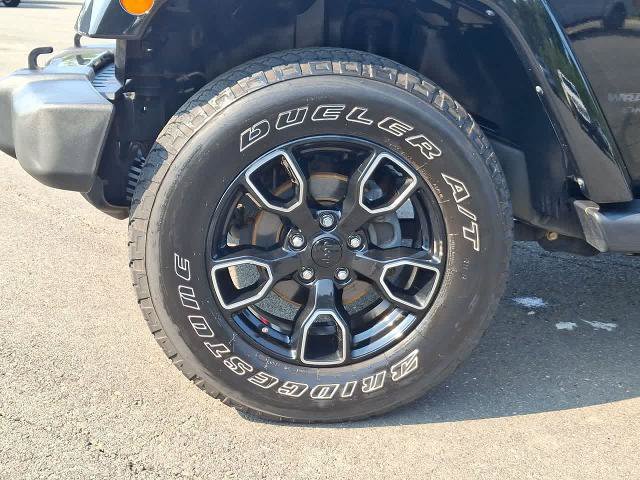 Used 2018 Jeep Wrangler Unlimited Sahara AWD/4WD image 29