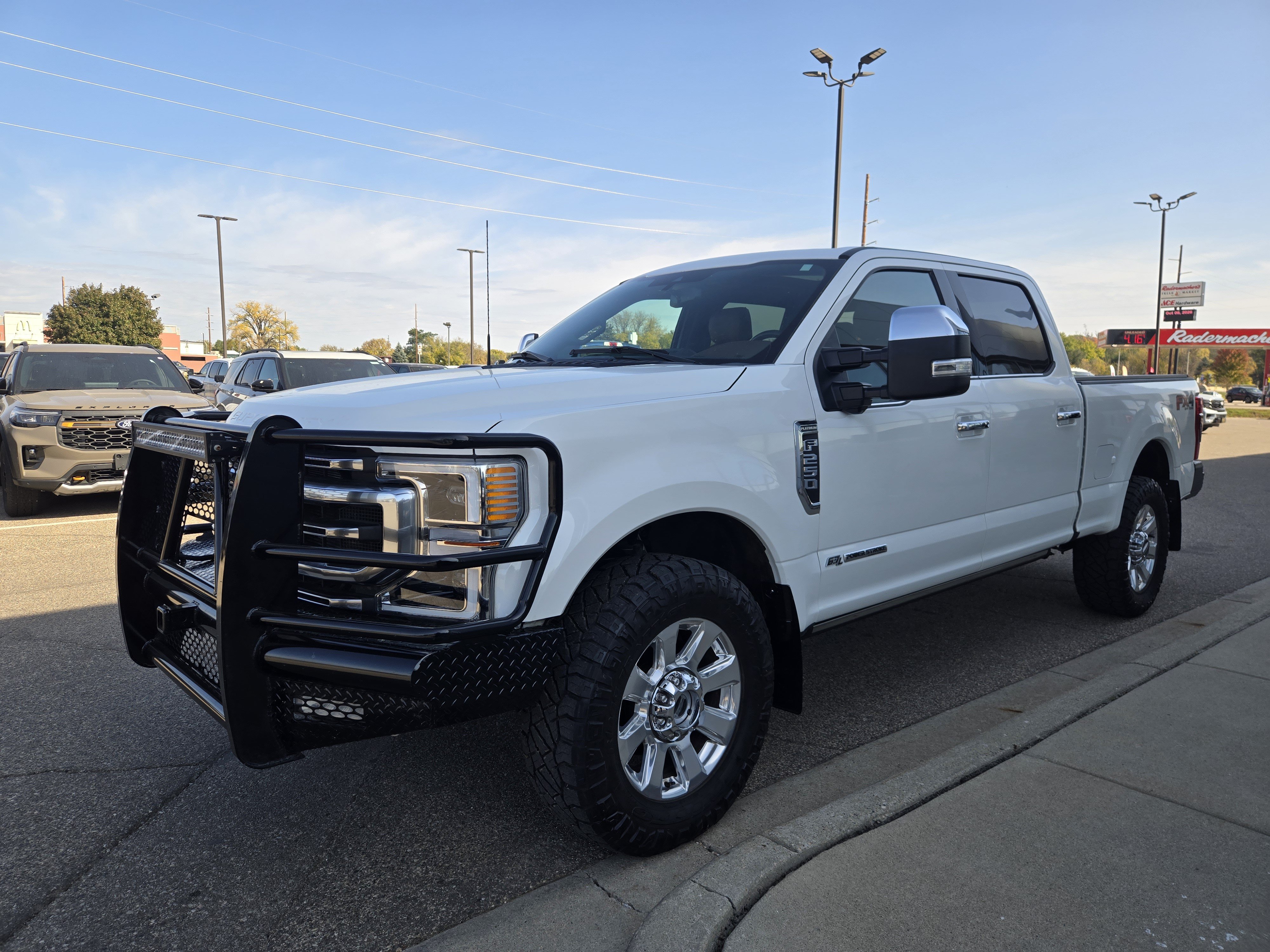 Certified 2022 Ford F250 Platinum w/ FX4 Off-Road Package AWD/4WD image 3