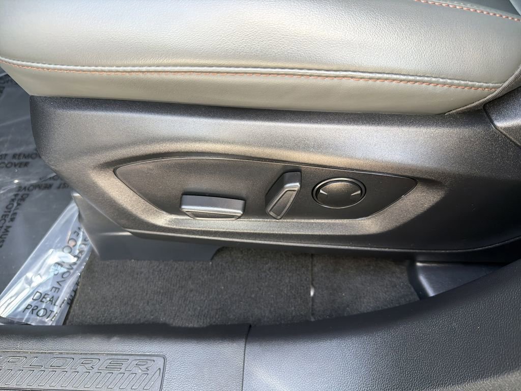 Certified 2025 Ford Explorer Active w/ Active Comfort Package image 21