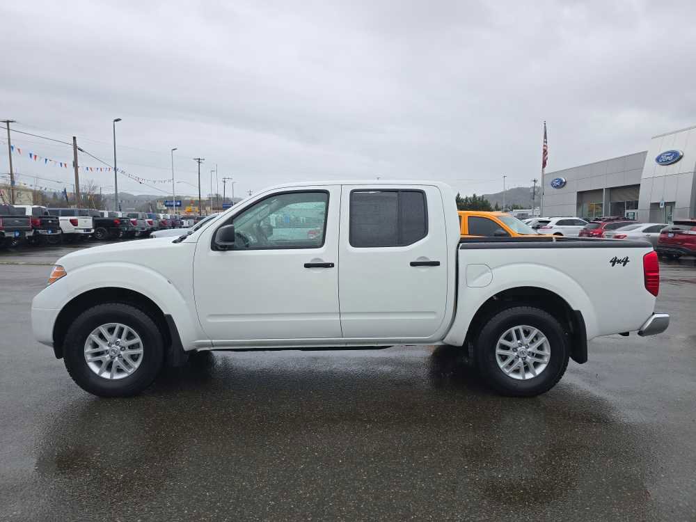 Used 2017 Nissan Frontier SV image 2